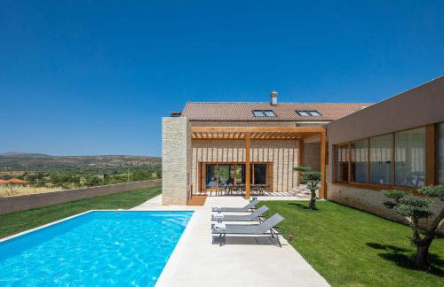 Luxury Villa Silence with Heated Pool - Photo 8