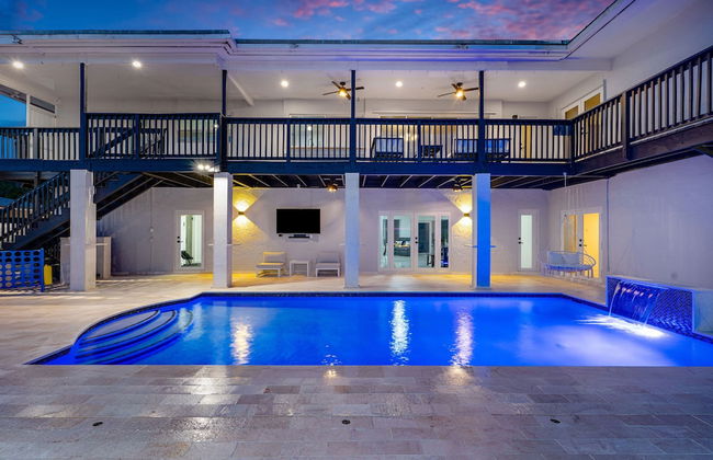 Luxury Escape: Pool, Hot Tub, Gym And More! 6 Bedroom Villa by RedAwning - Foto 33