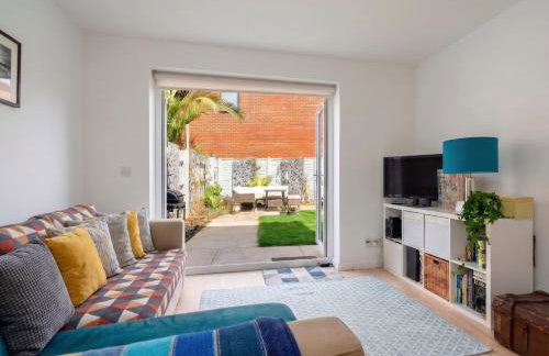 Canal View House - 2BR with Garden & Parking - Foto 3