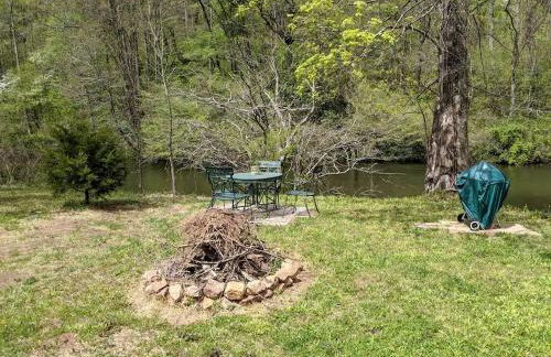 Rustic Cabin Rental near Asheville Perfect for a Weekend Getaway on Tuckasegee River - Foto 12