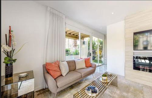 Indian Wells Mtn Cove with Kitchen Living Room Patio Firepit BBQ Tennis Stadium - Foto 24