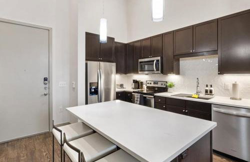 Serene Frisco Apt with Pool, EV Charger and Gym - Foto 8