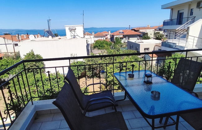 Overlooking the Tower - Photo 8