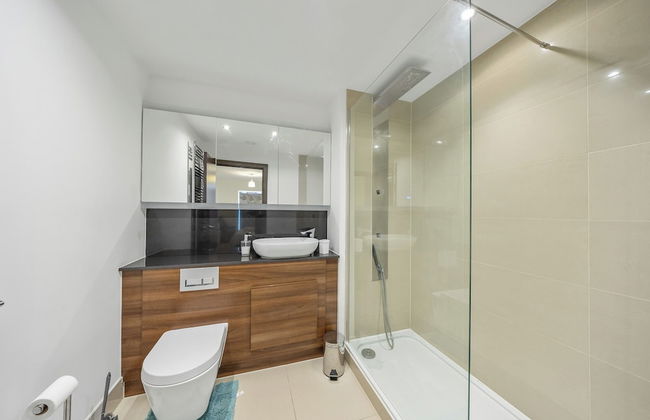 Lovely Flat With Free Parking & Wheelchair Access - Photo 15