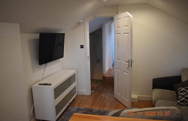 Remarkable 1-bed Apartment in Tunbridge Wells - Photo 5