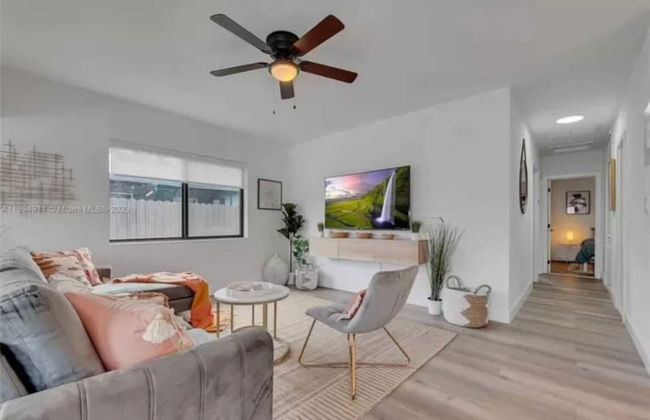 Boho Chic: 3BR Home With Pool - Foto 7