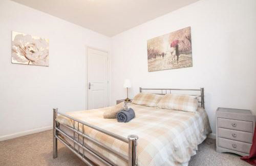 5 bed house with free secure parking in pleasant quiet location - Photo 15