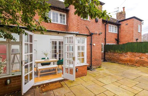 Stylish 4 Bedroom Home in Port Sunlight with 7 Beds Perfect for Business Bookings and Groups - Foto 69