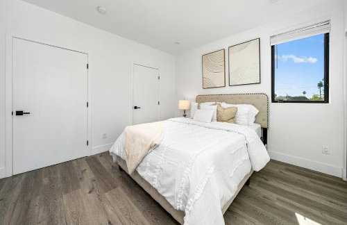 7 BR double house with parking and a backyard in LA - Foto 45