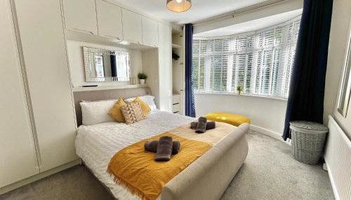 Stylish 3-bed home in Prestwich with free parking - Foto 3