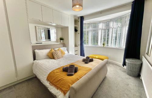 Stylish 3-bed home in Prestwich with free parking - Foto 3