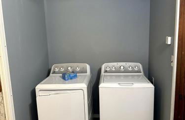 Embrace Nature in this Breathtaking Cottage in Portage Lake, Maine - Foto 12