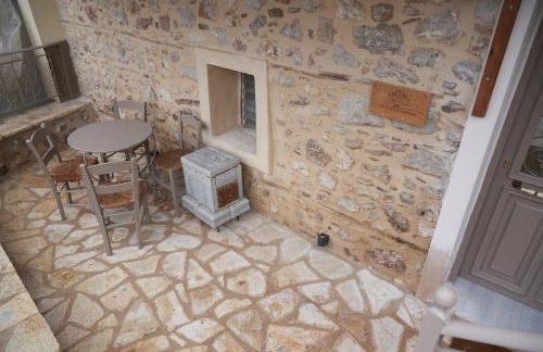 Dandy Villas Dimitsana - a family ideal charming home in a quaint historic neighborhood - 2 fireplaces for romantic nights - Foto 53