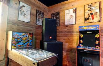 Luxurious Log Cabin with Game Room & Fireplace near Princeton in New Hope, Pennsylvania - Foto 22