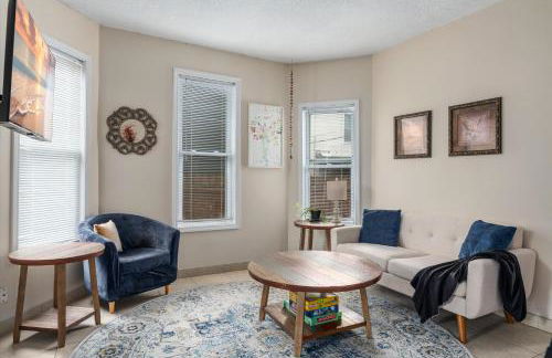 4BR Home Near Downtown Sleeps 10 - Tulip - Foto 3