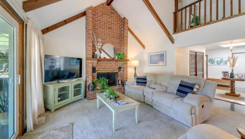 Waterfront Pine Knoll Shores Gem with Boat Dock - Foto 3