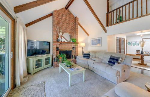 Waterfront Pine Knoll Shores Gem with Boat Dock - Foto 3