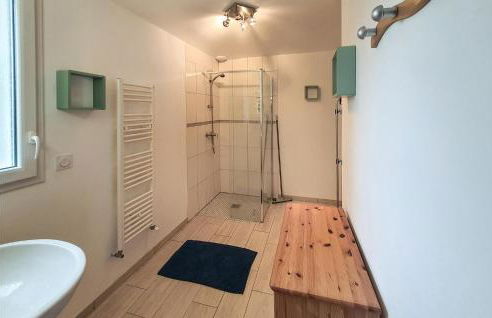 Amazing Home In Trévou-Tréguignec - Foto 7