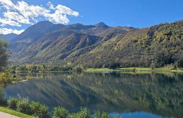 Les reflets du lac detente et nature à Genos-Loudenvieille classé 4 étoiles devant le lac avec jardin - Photo 18