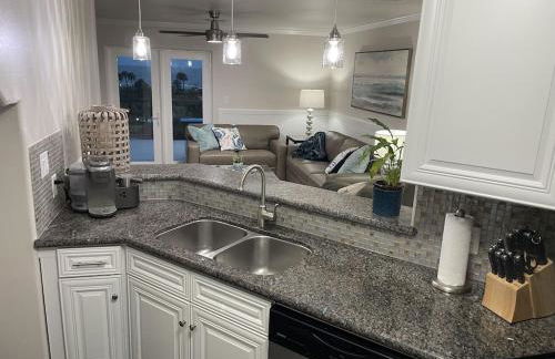 The Maravilla, Wonderful Pool/Beach View, Newly Renovated, 3 Pools Corner Condo - Foto 24