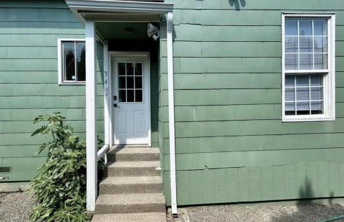 Charming & Bright Gem Prime Location Street Parking with AC - Foto 23