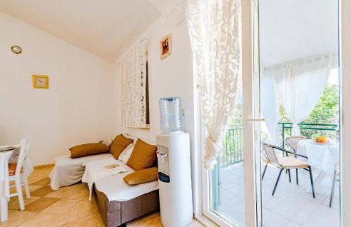 2 Bedroom Stunning Apartment In Osobljava - Foto 3