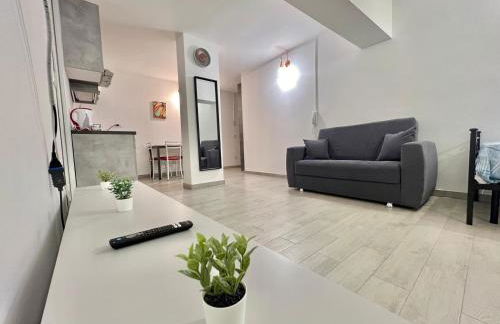 Abruzzi Home, delizioso appartamento e confortevole accanto a Metropolitana Linea Verde, con parcheggio gratuito in strada - Photo 1