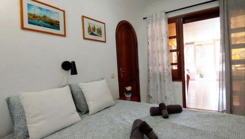 2BR Bungalow with Sunny Private Terrace - Secure Gear Storage - Foto 3