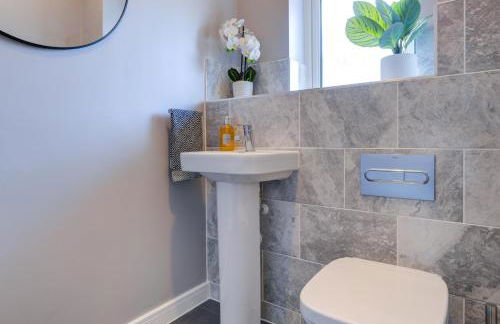 Marriott House sleeps 5 in Bourne with parking - Foto 20