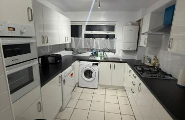 Modern Comfort Near Gatwick, Three Bridges & M23! - Foto 3
