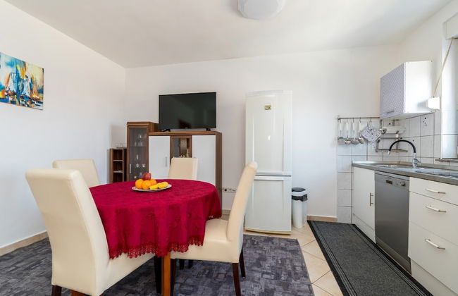 Simplistic Apartment in Malinska near Sea - Foto 14