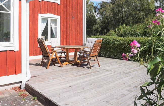 Idyllic Family Retreat Close to the Sea - Photo 9