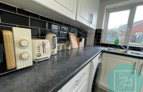 Stylish 3-Bedroom St Helens Home with Parking & Wi-Fi - Foto 4