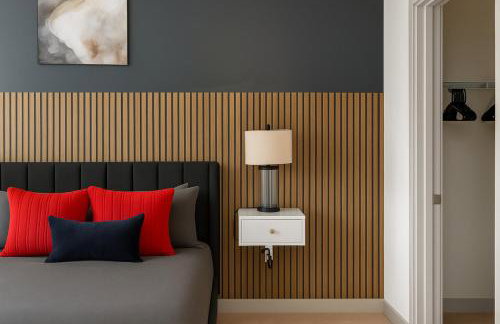 Elegant 2BR with Resort Pool and Lounge Areas 2 - Photo 7