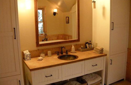 Immaculate Cabin Rental with a Hot Tub next to Lake Pend Oreille in Bonner County, Idaho - Foto 16