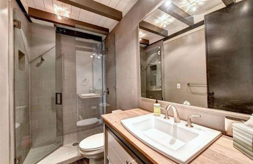 Modern Farm house in heart of the City- Sleeps 12 - Foto 13