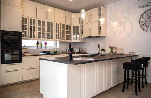 Elegant Hvar town villa with pool - Photo 69