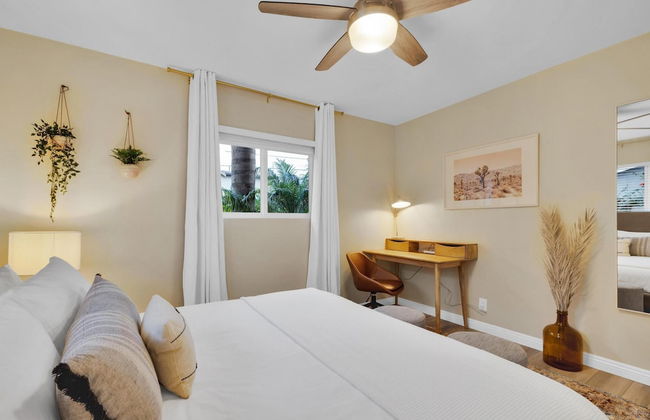 Designer Coastal Paradise w Pool - Steps to Beach - Foto 39