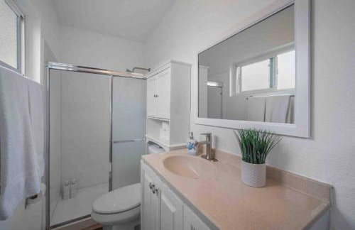 Family Retreat w/ Theater, Pool & Outdoor Dining - Foto 3