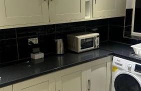 Spacious 3 Bed House with Garden & Free Parking - Foto 17