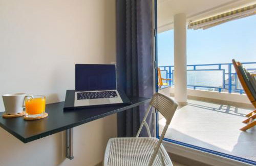 Stunning Views Guaranteed - Photo 23