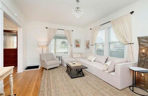 Family Haven with Hot Tub-Near Downtown Indy - Foto 6