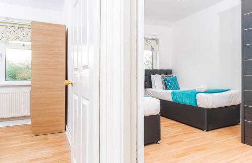Charming 3 Bed House - Garden - Parking - Wi-Fi Netflix 83BMH - Foto 12