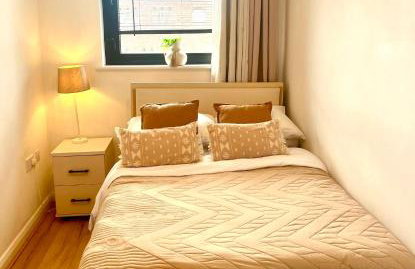 Spacious 3BR City Centre Apartment Free Parking - Photo 9