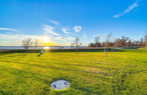 Lakefront Gem Grills and Fire Pit in Dent - Foto 20