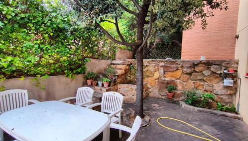 Precioso chalet 4 habitaciones con Piscina comunitaria - Photo 2