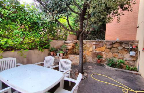 Precioso chalet 4 habitaciones con Piscina comunitaria - Photo 2