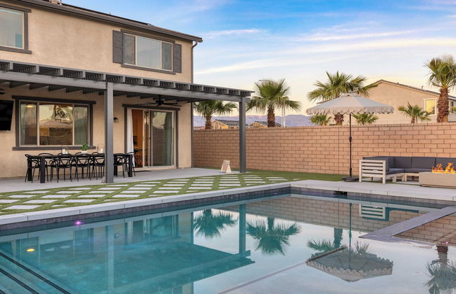 Desert Eden by Avantstay 6BR w/ Ensuite Backyard Oasis w/ Pool & Hot Tub! - Foto 35