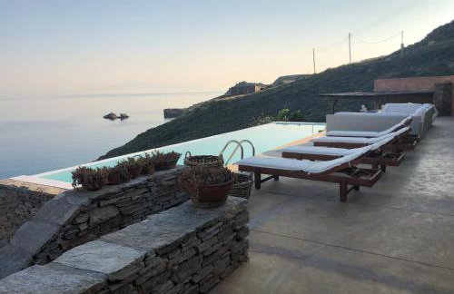 The Charming Waterfront Retreat, with a swimming pool & direct access to the sea, ideal for large families, or a group of friends - Foto 4