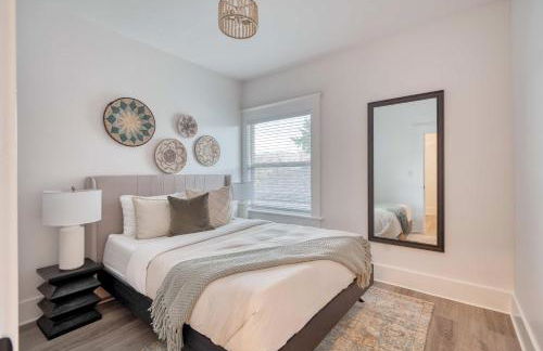 Eclectic 2BR - Victorian Charm - Steps to Fun - Photo 15